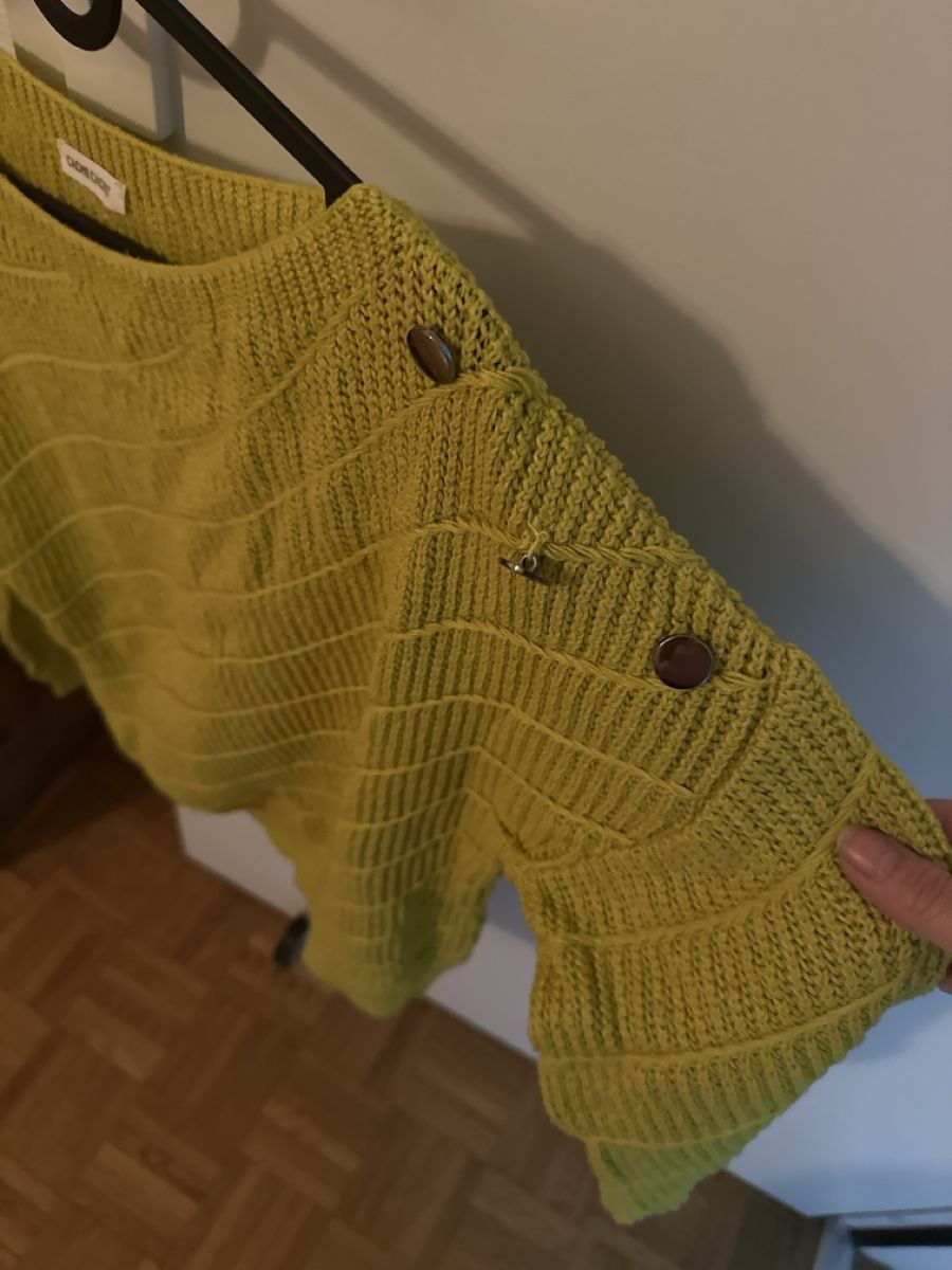 Pullover & Sweatshirts: Pull maille boutons épaule, bon état taille S  – Gebraucht aus Plan-les-Ouates von aur_z5pj 1