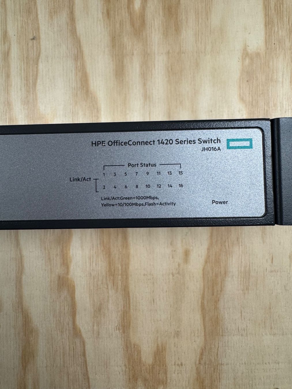 Hewlett Packard Hub & Switch: HP JH016A Switch inkl. 1-HE Rackmount-Kit – Usato da Steinhausen venduto da Schuwies 1