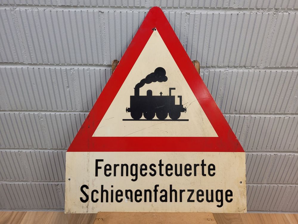  Foto zu Eisenbahn Strassenschild FERNGESTEUERTE SCHIENENFAHRZEUGE (Gebraucht 