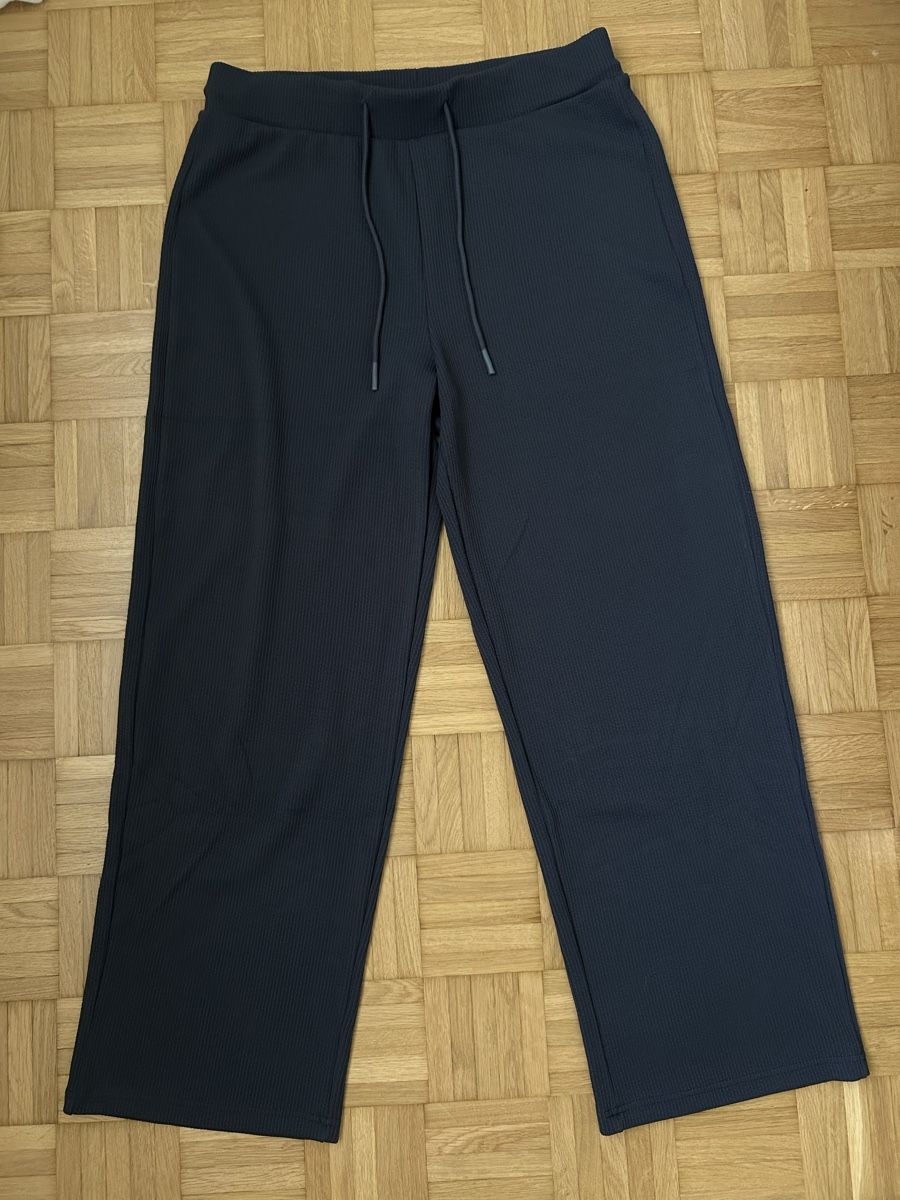 Lotti di vestiti: Superbequemes Lounge Set – Usato da Luzern venduto da leo_dp2d 5