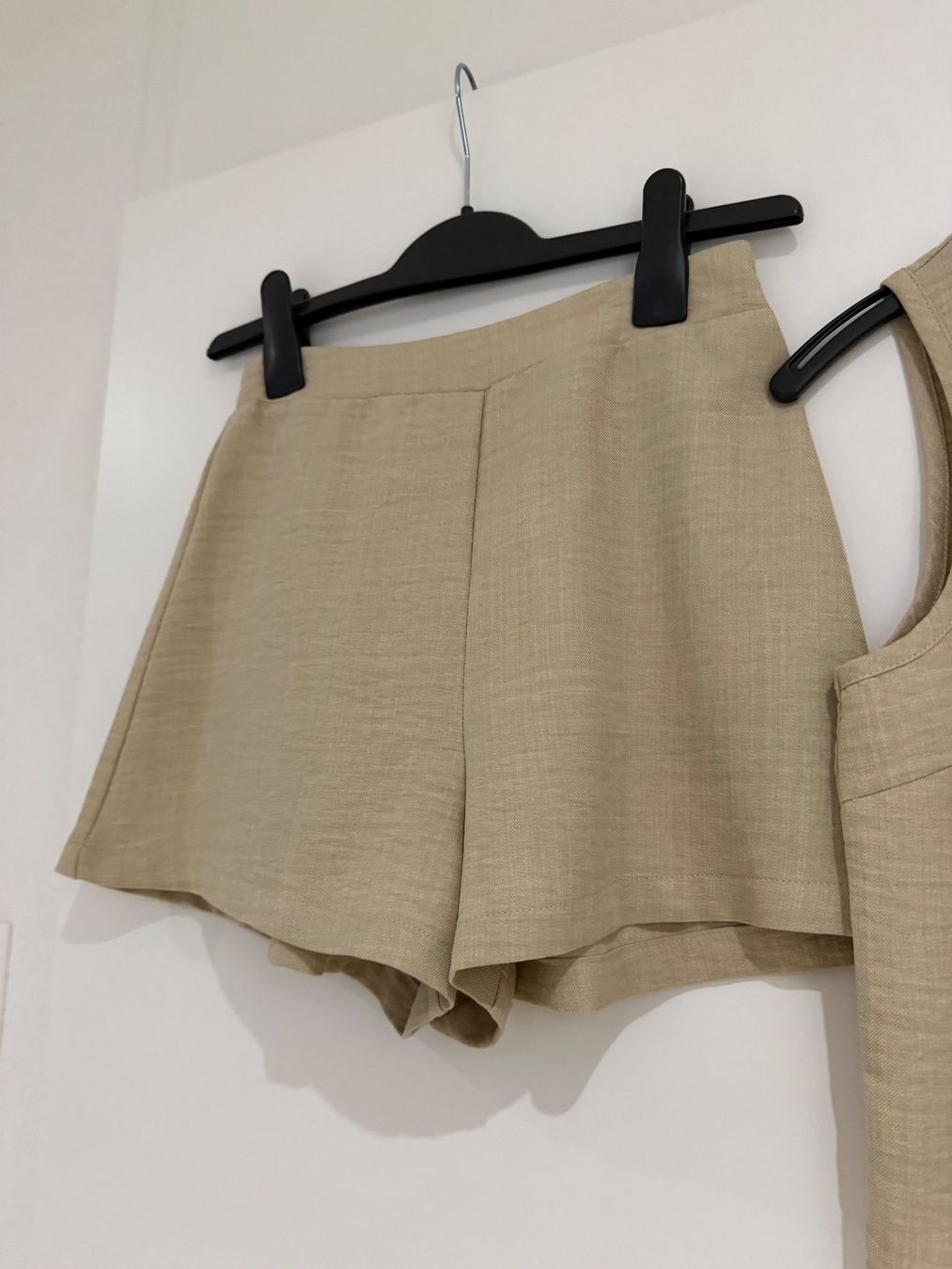 Shein Lotti di vestiti: Ensemble beige top | short – Nuovo (secondo la descrizione) da La Chaux-de-Fonds venduto da 19_po 4