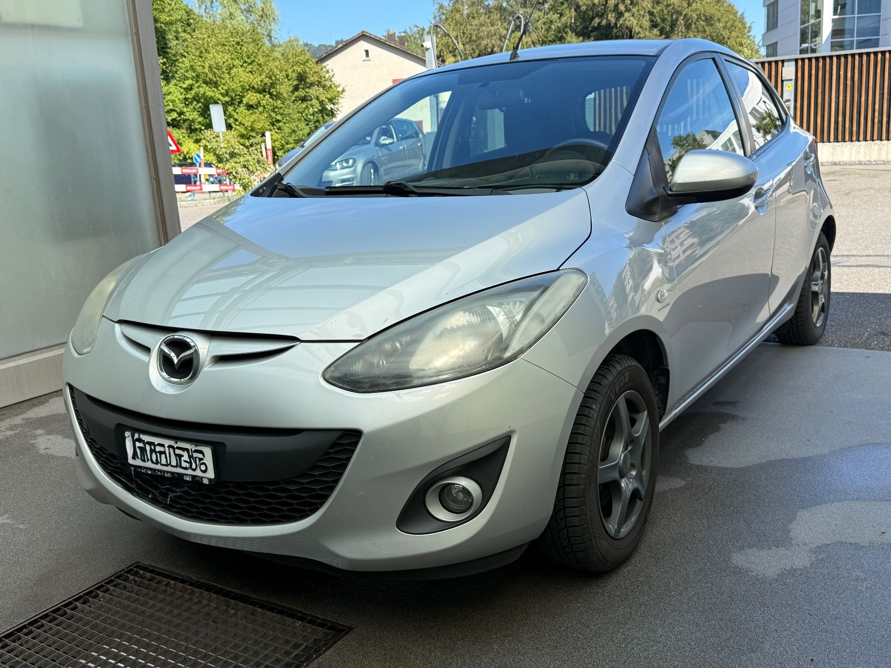 Mazda Autos: Mazda 2 1.3 2012 mit original Navigation – Gebraucht aus St.Gallen von nouah