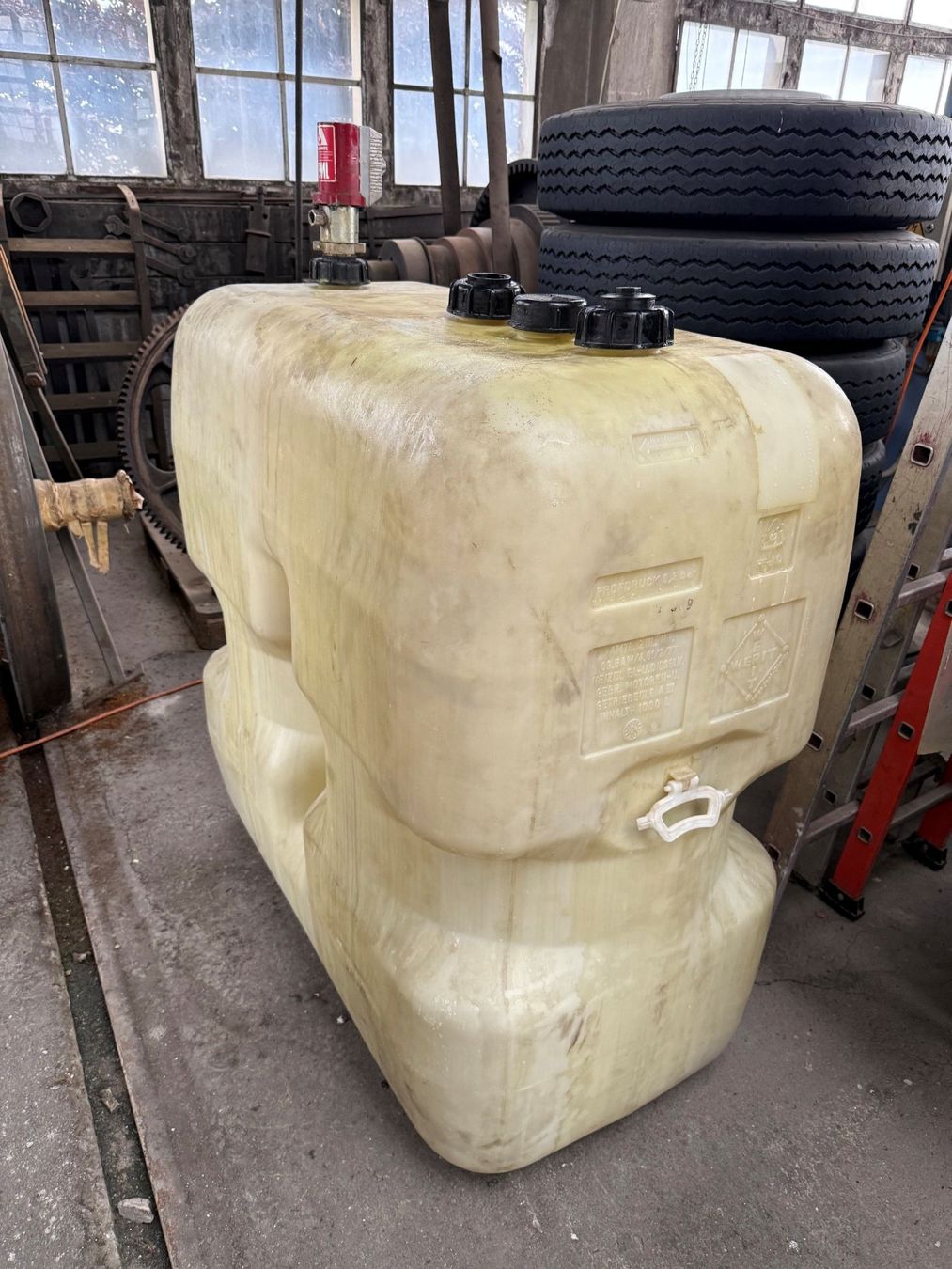 Accessori per altri veicoli: 1000L Tank, gebraucht. – Usato da Heiden venduto da ABGarage