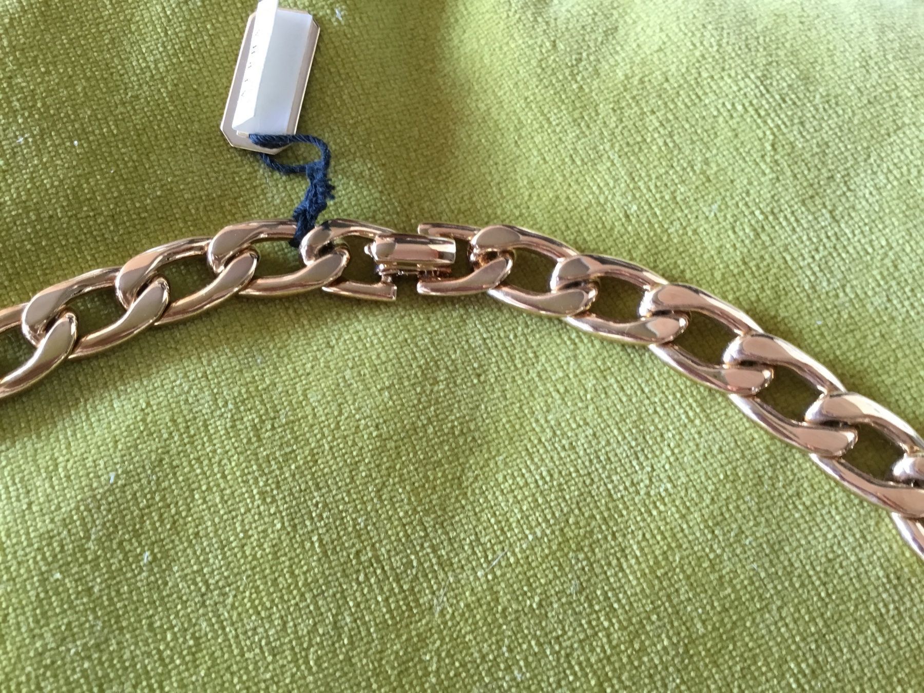 Catenine: Collier chaîne plate dorée maison Alpha – Nuovo e nell'imballaggio originale da Le Landeron venduto da nic_8hd5 1
