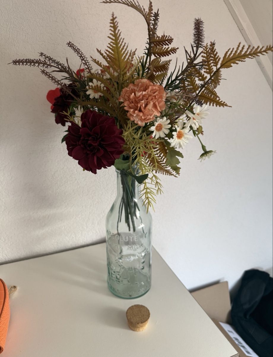 Alle Dekorationen: Vase Oldstyle mit Kunstblumen – Gebraucht aus Hüttwilen von sar_8gj7