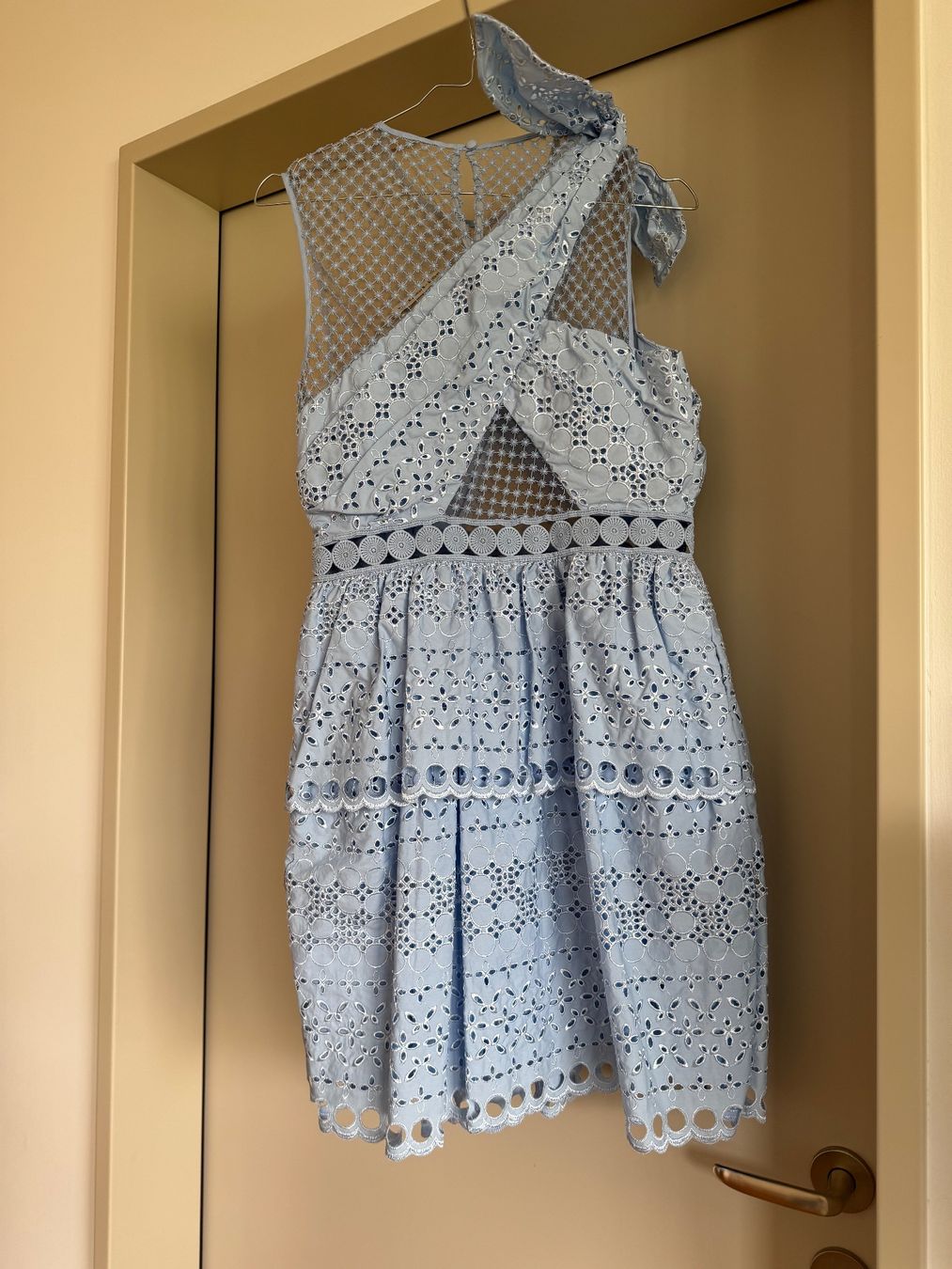 Self-Portrait Vestiti: Self Portrait Shoulder Knot Mini Dress - UK10 – Usato da Zürich venduto da mar_2f5c 5