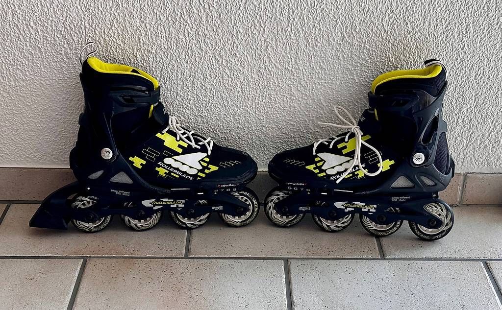 Patins à roul. & inline: Rollerblades der Marke "Rollerblade", Grösse 36.5 - 40.5 – D'occasion à Gersau par walin_6442