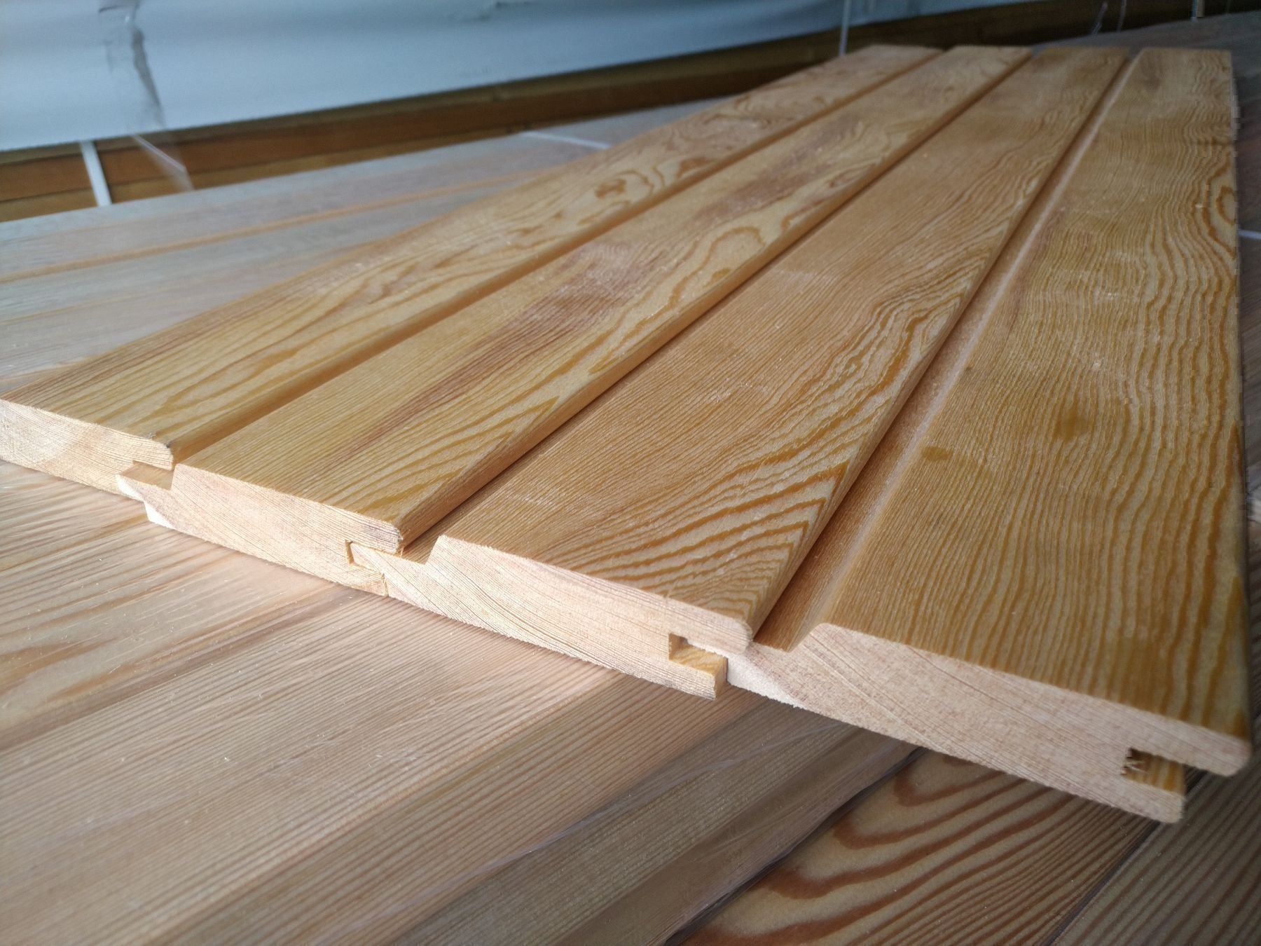 Articoli in legno: Stülpschalung Täfer Sichtschutz Leisten – Usato da Basel venduto da e-swiss 2