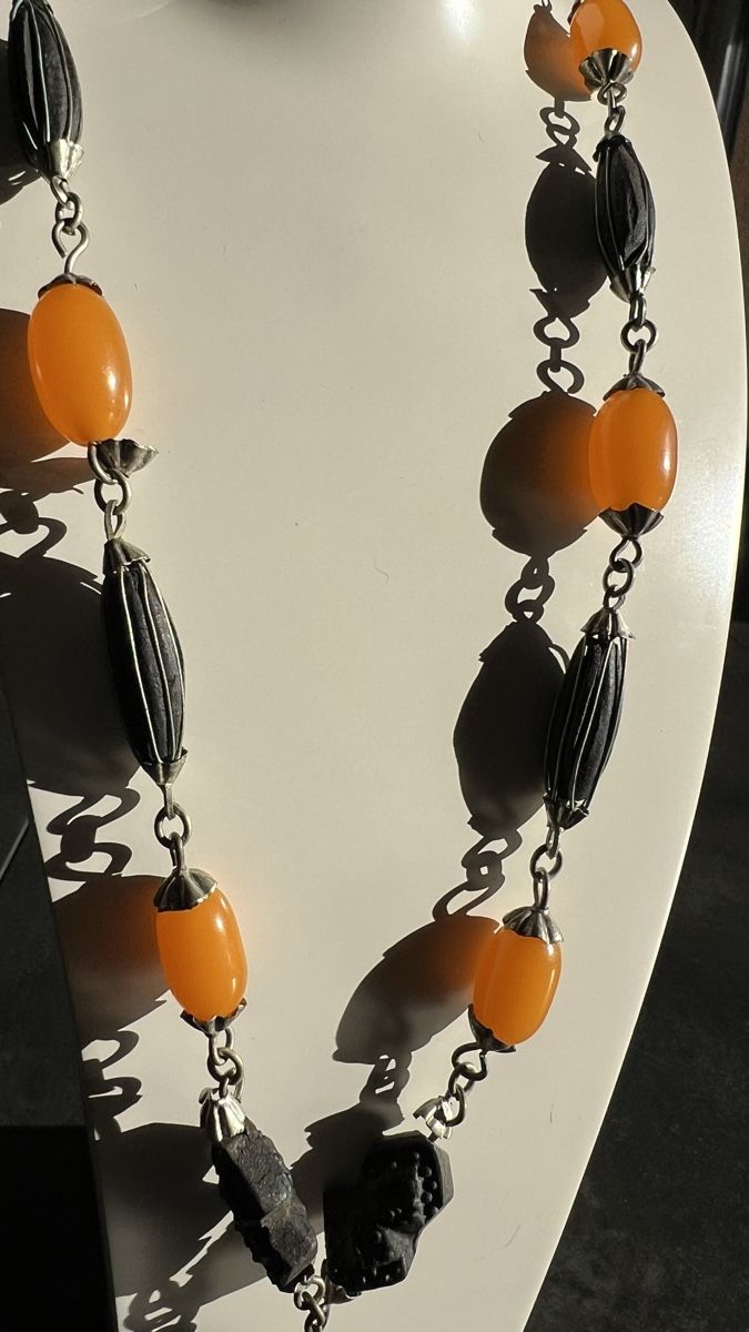 Catenine: Collier artisanal, perles orange, main de Fatma – Usato da Nyon venduto da stylevintage79 1