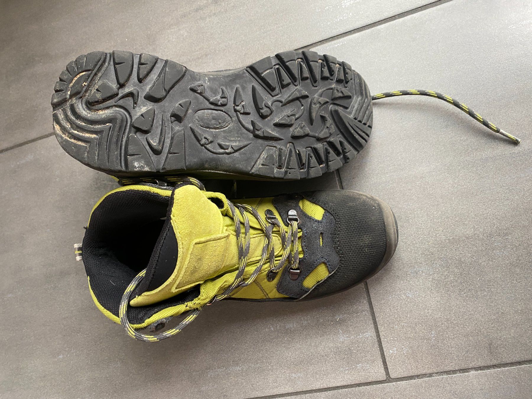 46 Nord Chaussures garçon: Wanderschuhe 46N Grösse 34 – D'occasion à Hergiswil LU par Kubb76
