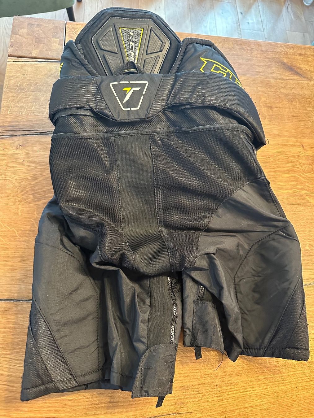 Ccm Protezioni & Imbottiture: CCM Tacks Eishockeyhose Junior Small – Usato da Mauren venduto da SB1606 1