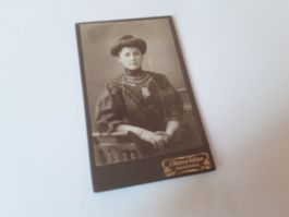 SCHWIIZER JUGEND DAZUMAL - JUNGI FRAU - AARBURG