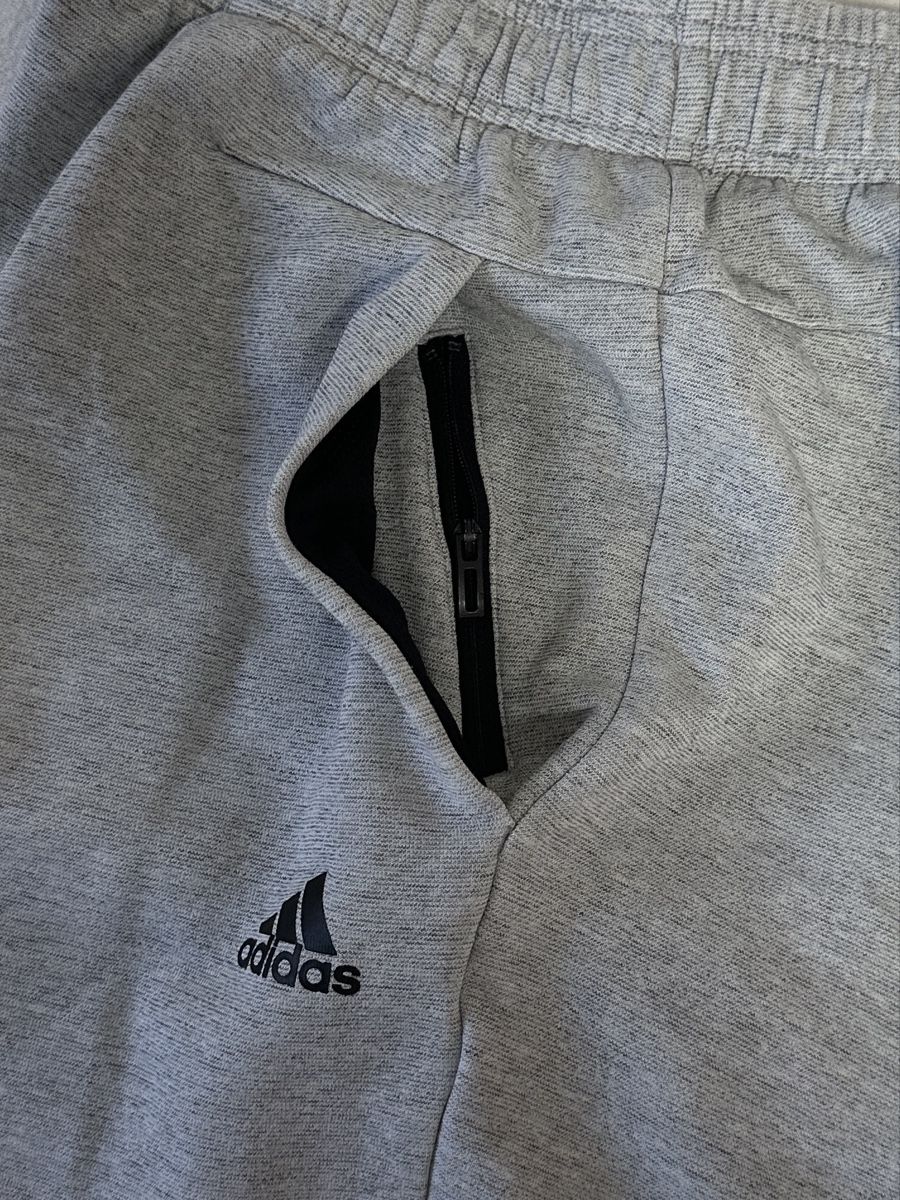 Adidas Pantalons: Adidas Short G M – D'occasion à Maienfeld par tobeyl2020 2