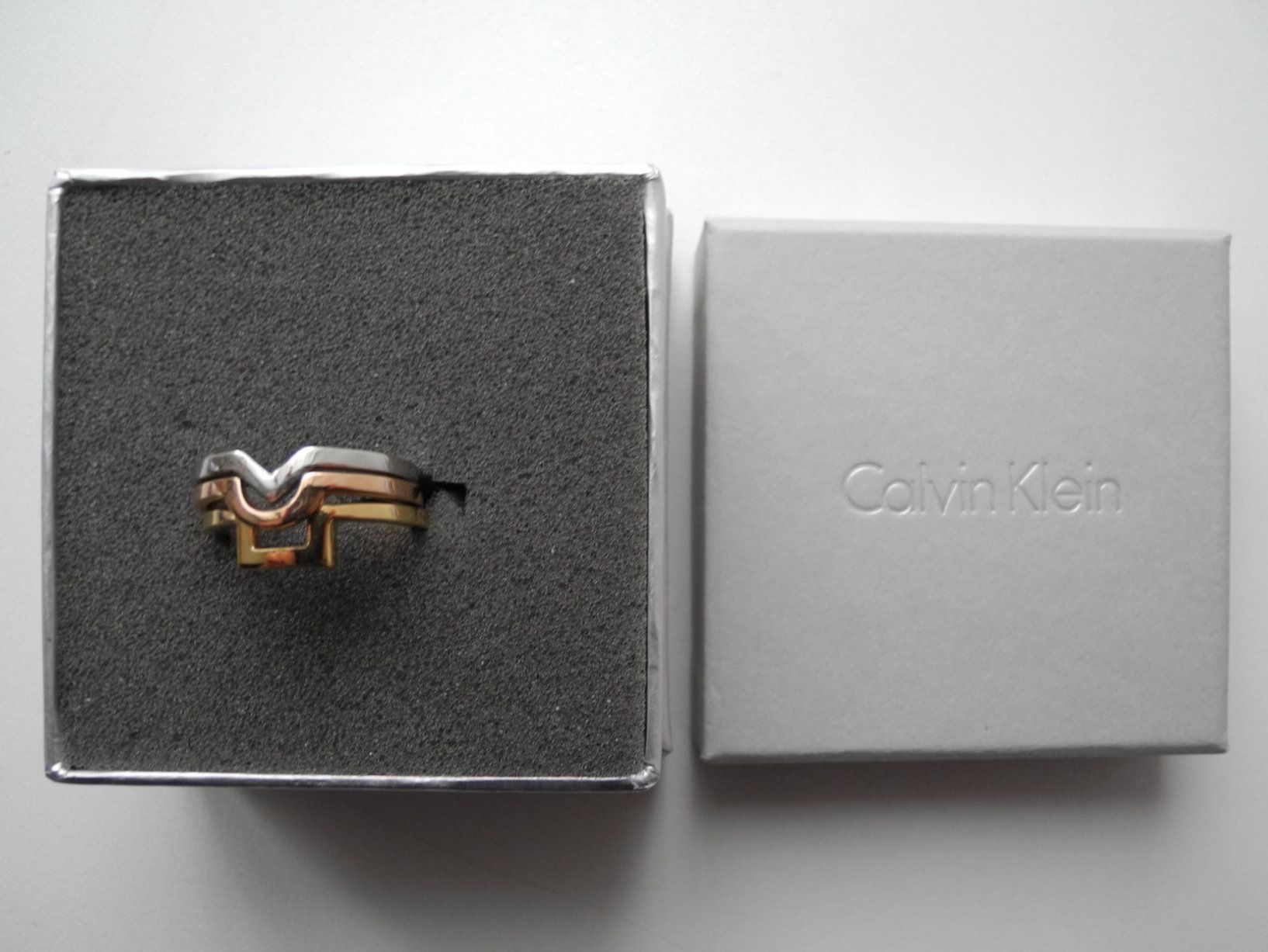 Calvin Klein Anelli: Calvin Klein  Tricolor Ring – Nuovo (secondo la descrizione) da Balsthal venduto da qwer24 1