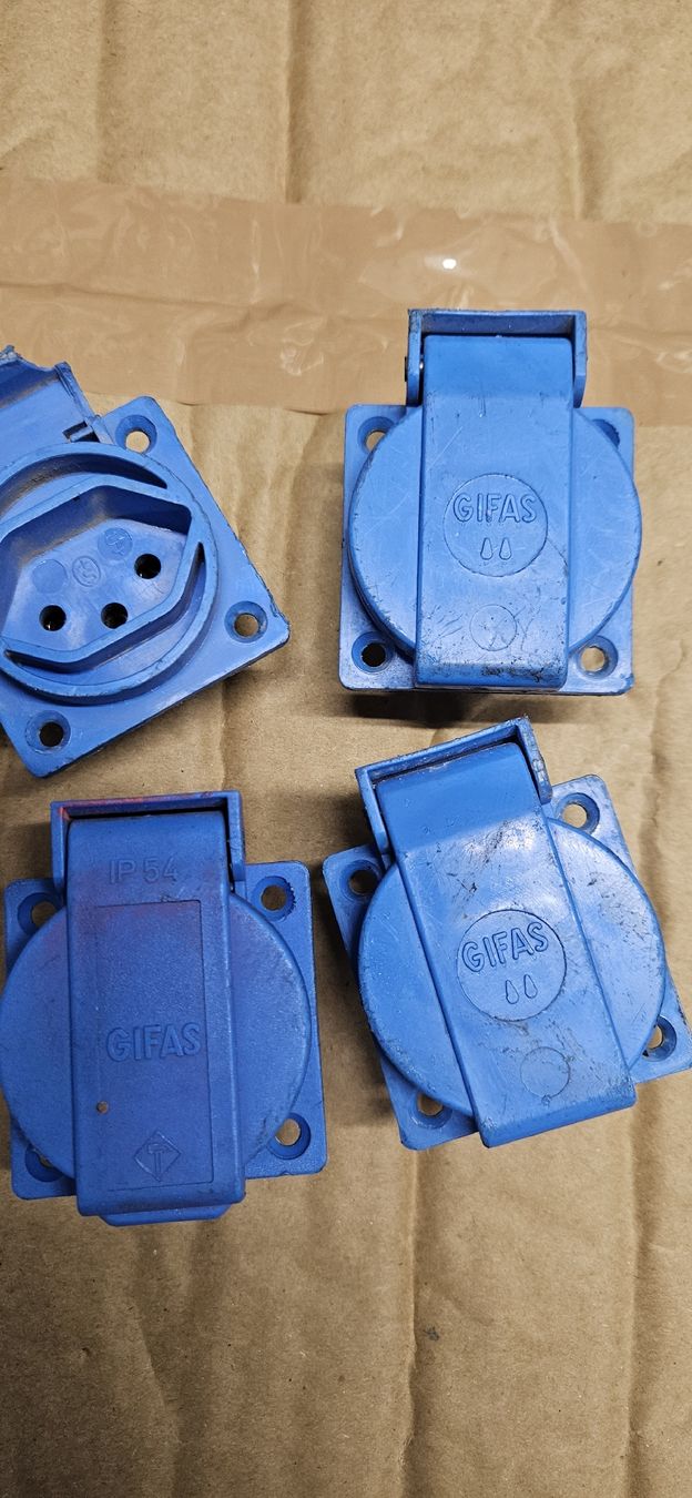 GIFAS Spine: 4x Blaue  Einbau Steckdosen GIFAS – Usato da Baar venduto da Vel...Baar45
