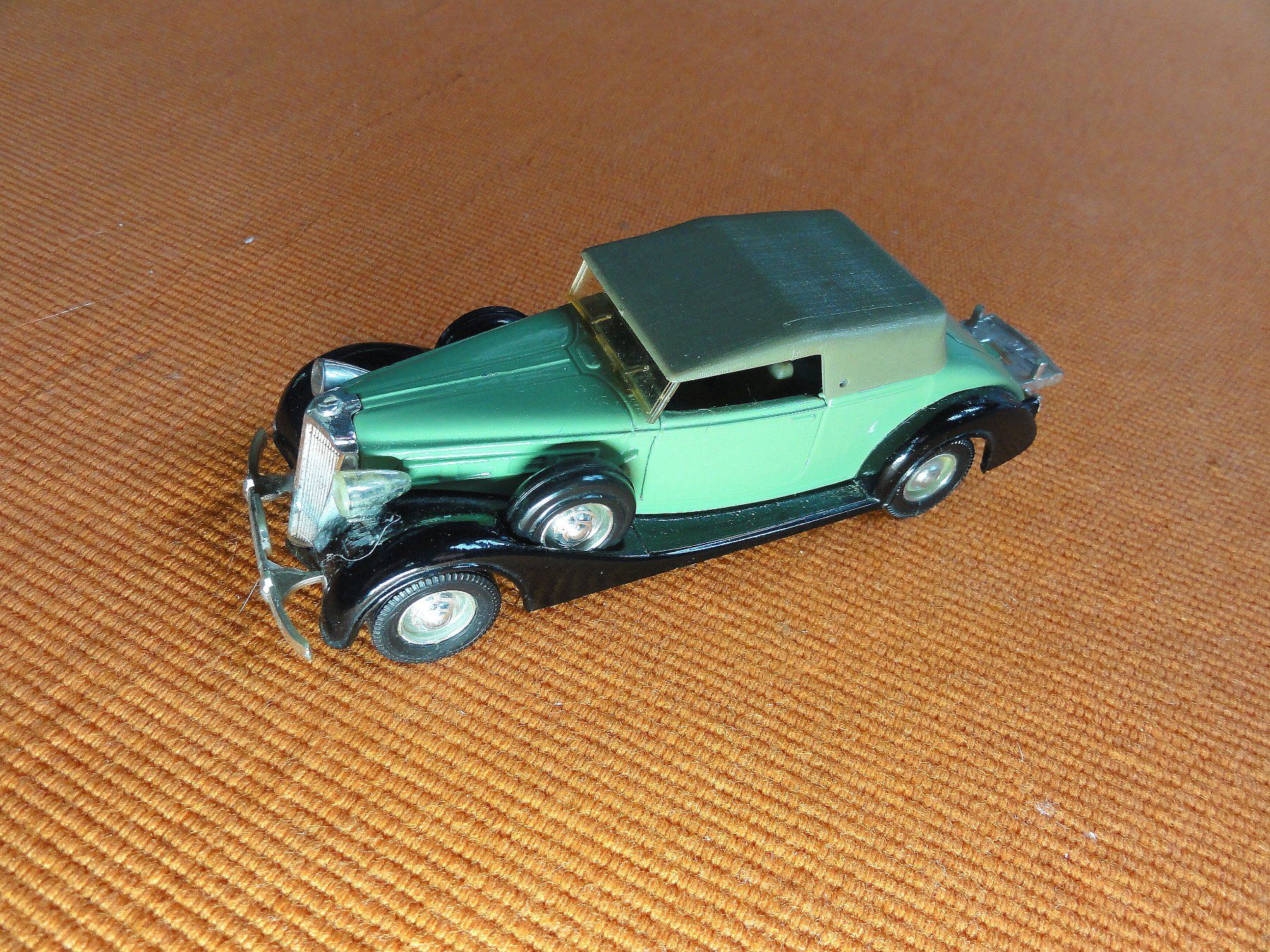 Solido Modellini d'auto: Modellauto 1:43 Packard Super Eight Coach Roaster – Usato da Ebikon venduto da 2297