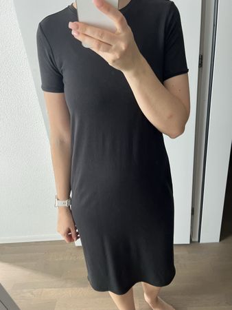 Schwarzes Sommerkleid