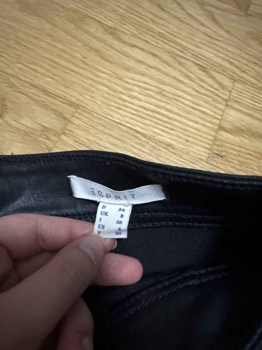 Esprit Gonne: Esprit Lederimitat Rock Schwarz Gr. 34 – Nuovo (secondo la descrizione) da Thun venduto da Vans_98 3