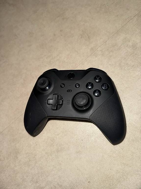 Controller: Xbox Elite Serie 2 – Gebraucht aus Steinen von nic_chm8