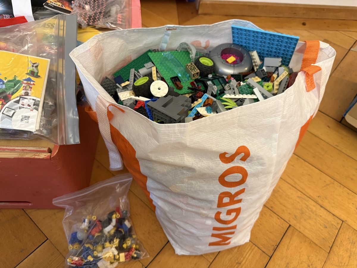 Lego Giocattoli: 12,7 kg Lego – Usato da Zürich venduto da zuerich16 8