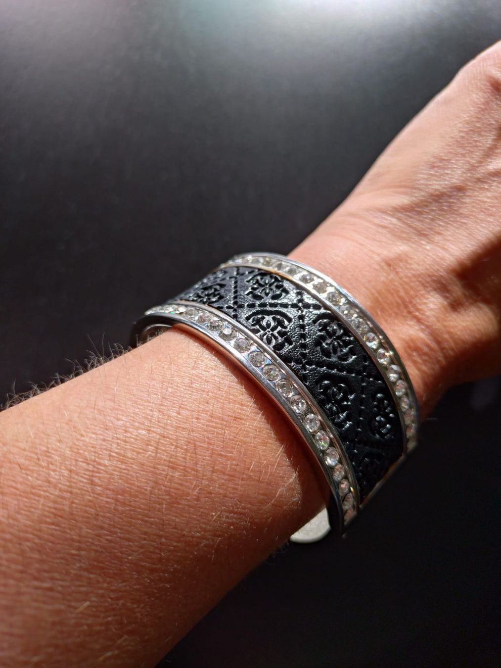 Bracciali & Braccialetti: Armreif mit Leder und Steinen – Usato da Niederried Interl venduto da Icespider 3