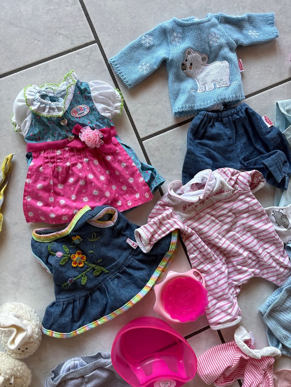 Poupées: Puppenkleider Sammlung – D'occasion à Nottwil par wasserlufterde 1