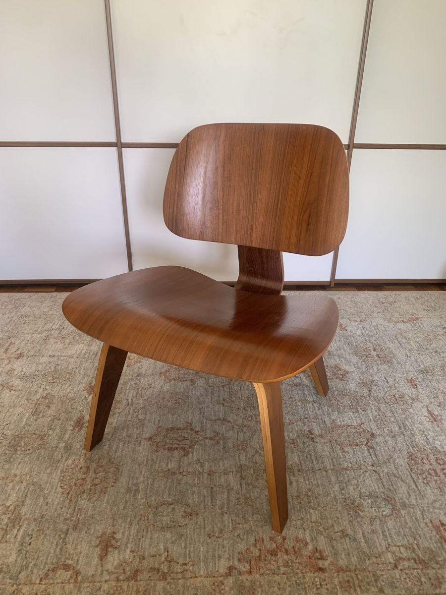 Eames Poltrone: Fauteuil Eames MCW Chaise pour Vitra - Noyer – Usato da Lausanne venduto da Xiaoxi