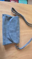 Schöne graue Tasche Kunstleder im Sommerlook