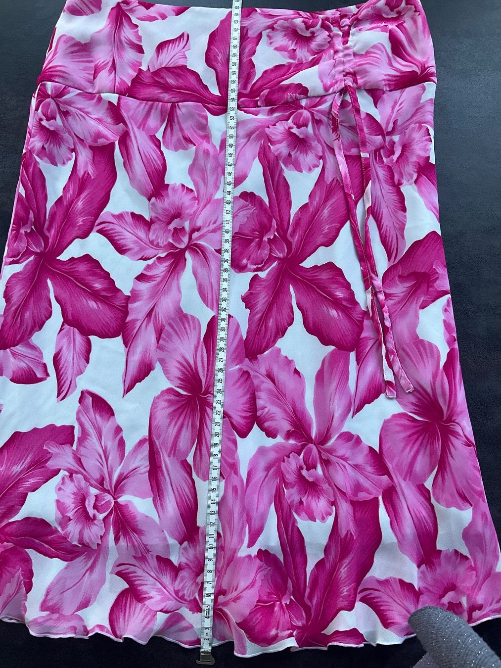 Gonne: Jupe d'été à fleurs roses – Usato da Avenches venduto da Lactobacille 6