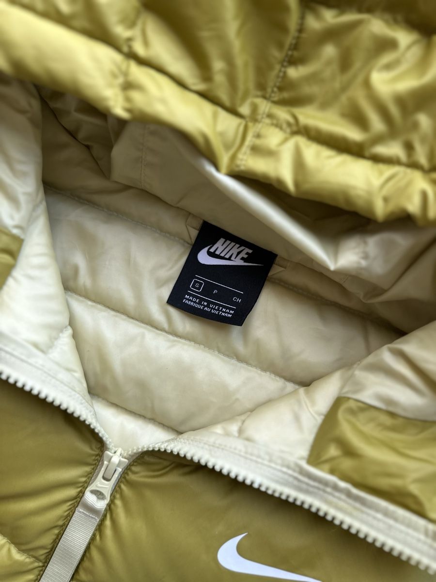 Nike Jacken: Nike Jacke Daunenjacke - Grün – Gebraucht aus Basel von FatmaCan52 2