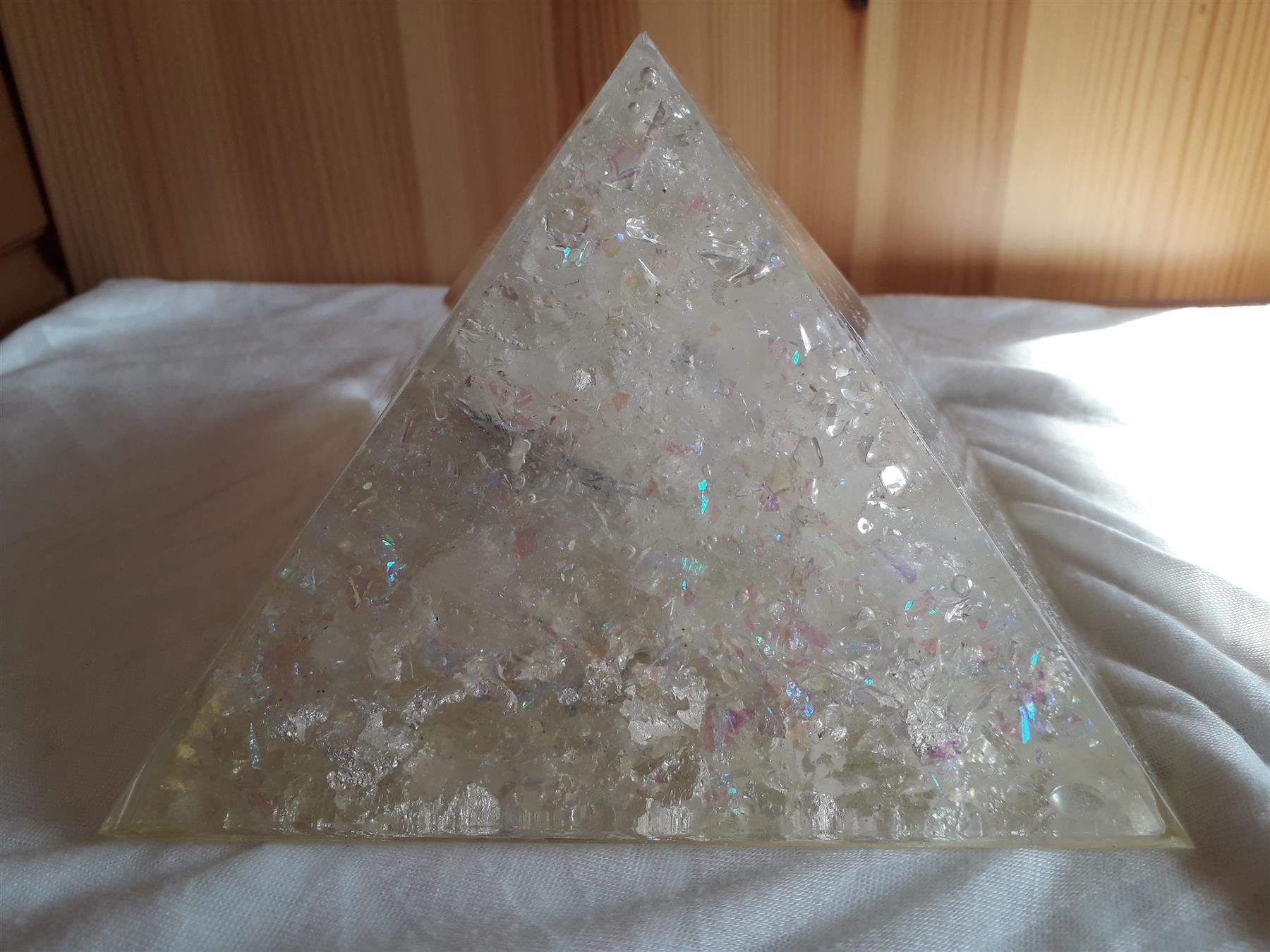 Edelsteine: ORGONIT Pyramide Large * MOND Mondstein – Neu und originalverpackt aus Aeschi b. Spiez von KRONLICHT 1