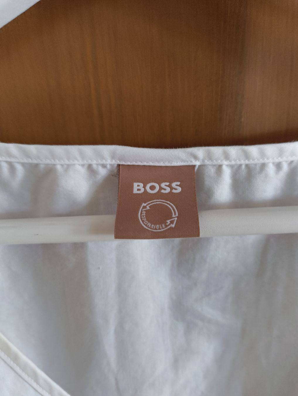 Hugo Boss Kleider: NEU Hugo Boss Kleid  – Neu (gemäss Beschreibung) aus Stein am Rhein von DaOhana 3