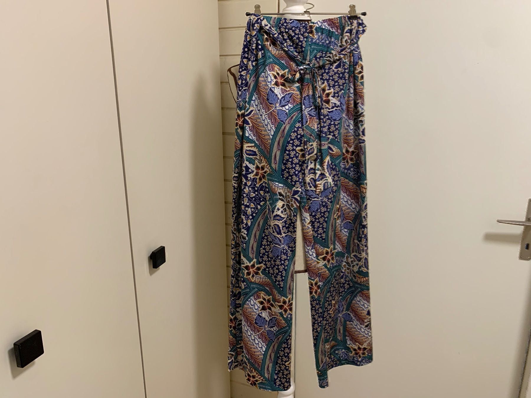 Pantaloni: Lili Dudu Hose Gr. M – Usato da Aarau venduto da Obdulia