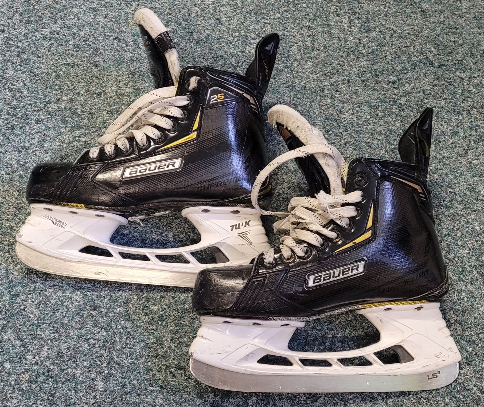 Bauer Pattini da ghiaccio: Hockey Skates Bauer, Gr. 37.5 – Usato da Frasnacht venduto da Snowbird1