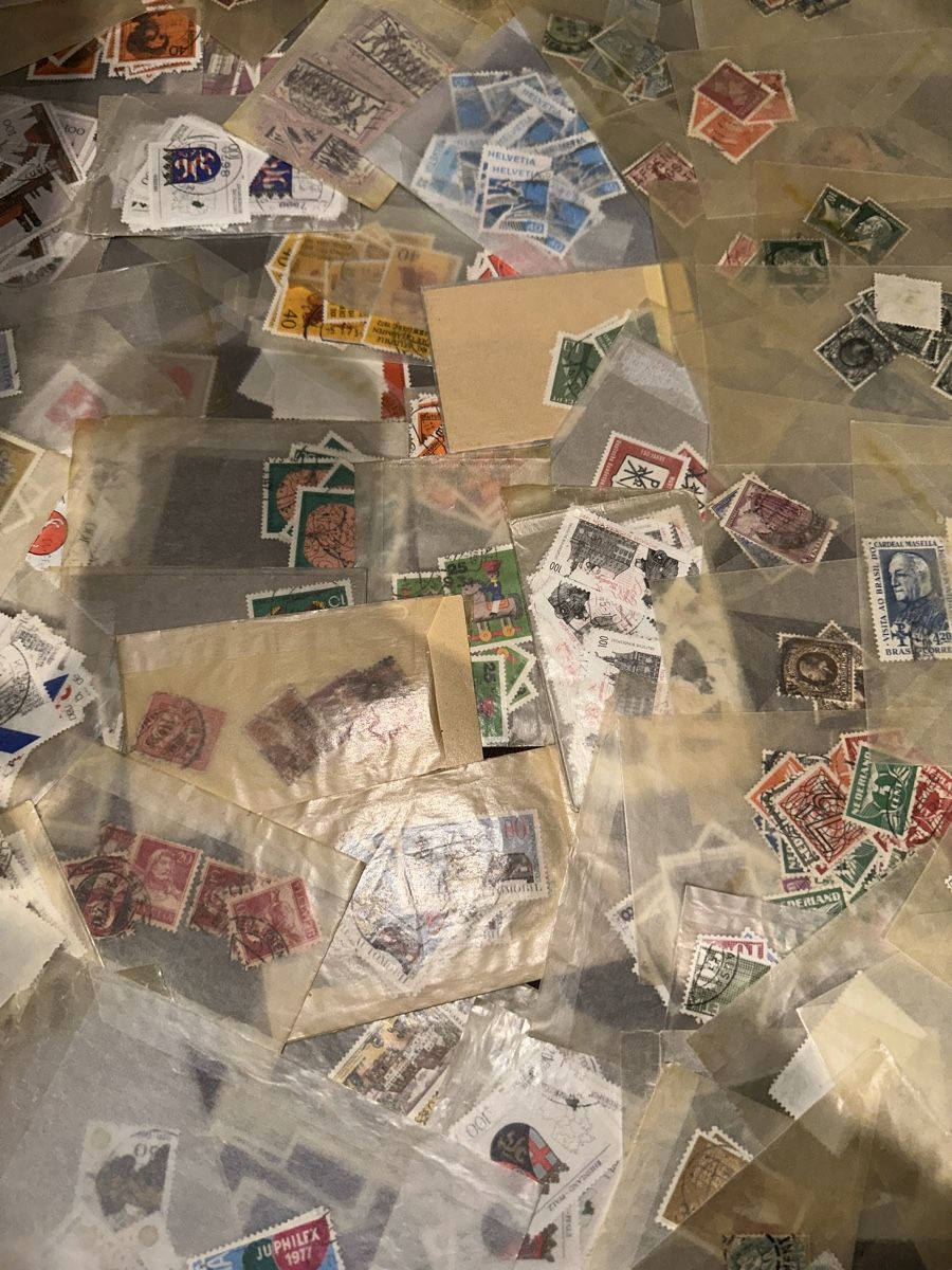 Tutti i francobolli: Viele Tüten mit Briefmarken Weltweit – Usato da Stettfurt venduto da 2442 2