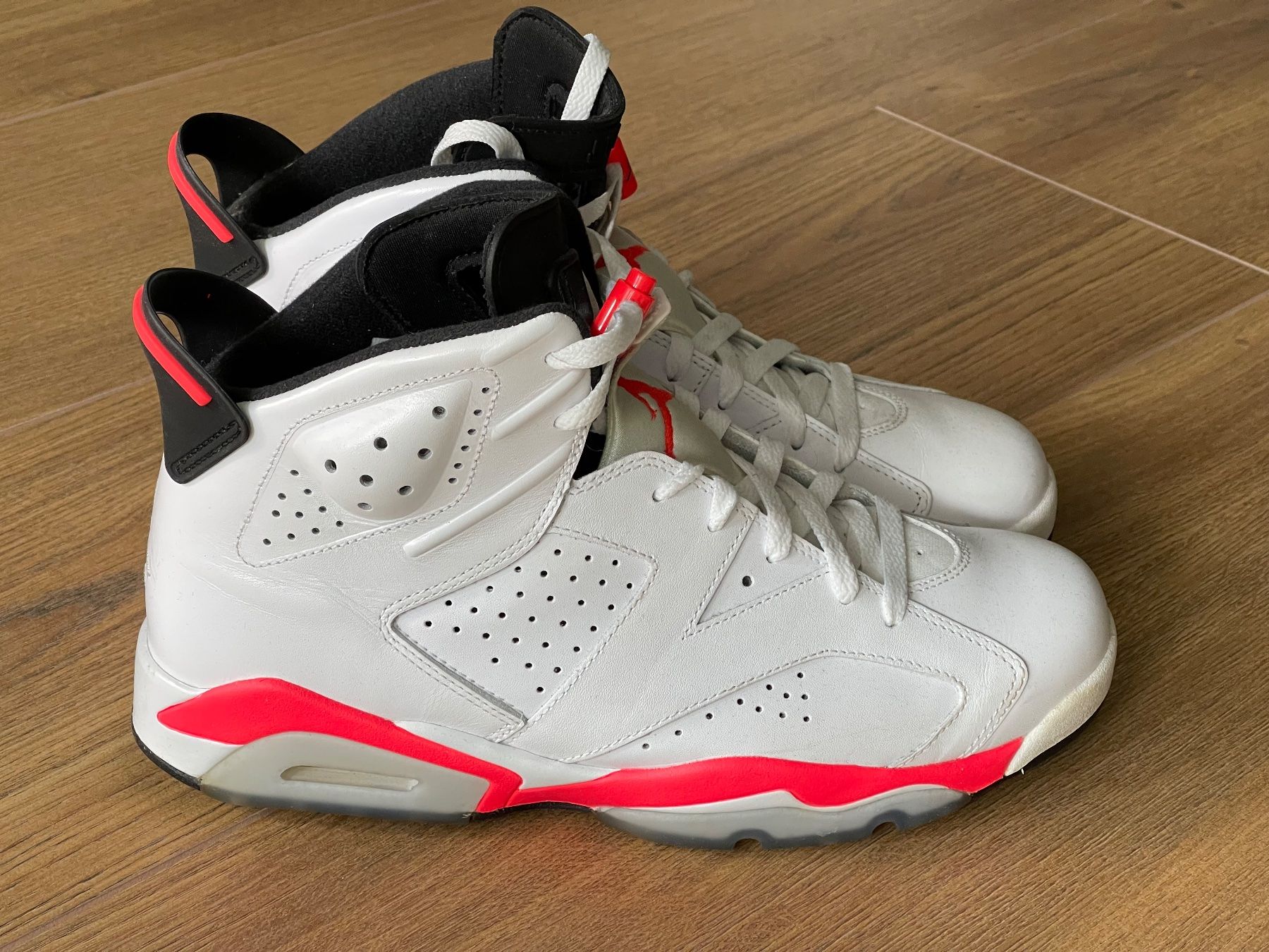 Scarpe da uomo: AIR JORDAN RETRO 6 WHITE INFRARED – Nuovo (secondo la descrizione) da Mülenen venduto da CreativeSolutions