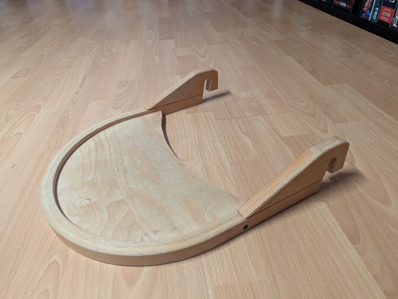 Chaises hautes: Tripp Trapp tisch – D'occasion à Wangen an der Aare par rya_5rg9