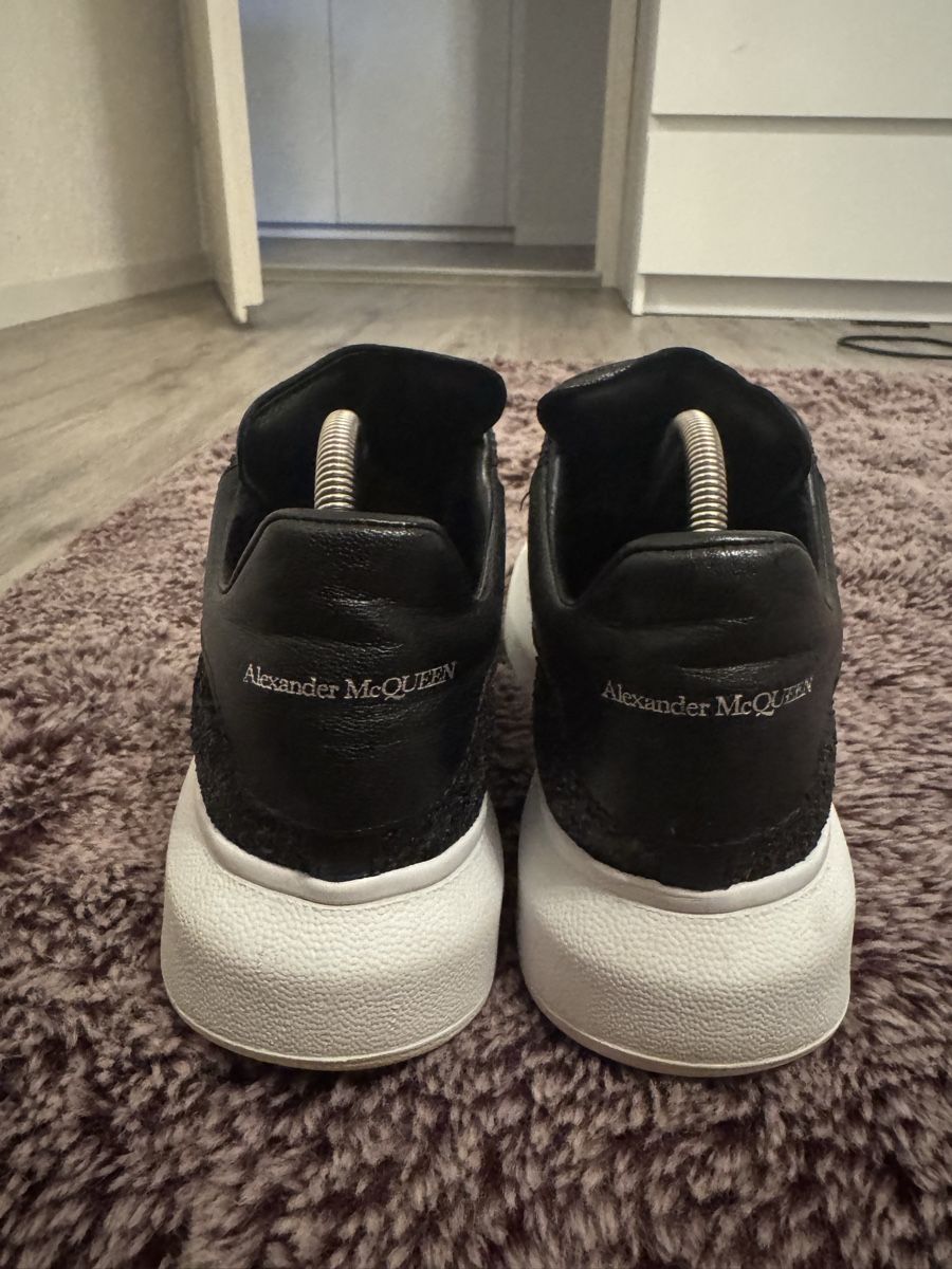 Alexander Mcqueen Scarpe da donna: Alexander McQueen Sneaker schwarz Grösse 36.5 glitter Leder – Usato da Dietikon venduto da Iizzy-2001 3