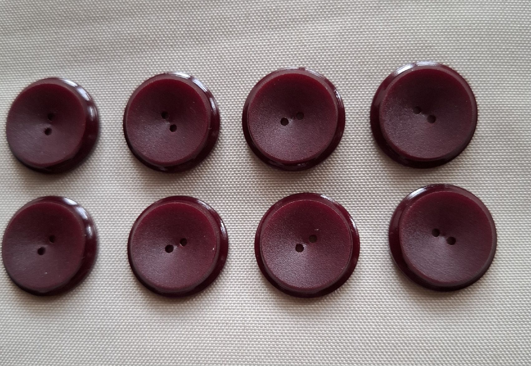 Knöpfe: 8 Stück Knöpfe, Weinrot, 20 mm. – Gebraucht aus Dietikon von Hirschkopf 5