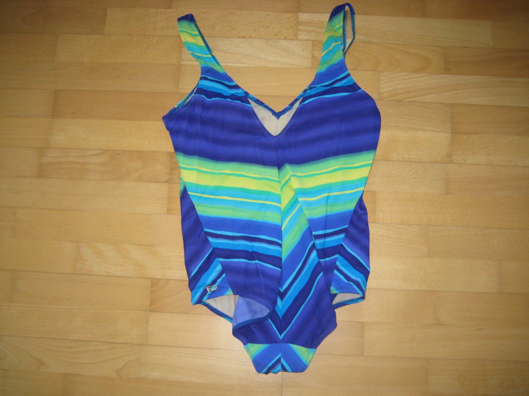 Costumi da bagno & Bikini: Badekleid Grösse 48 bunt gemuster blau – Usato da Dietlikon venduto da kue_6cd5 1
