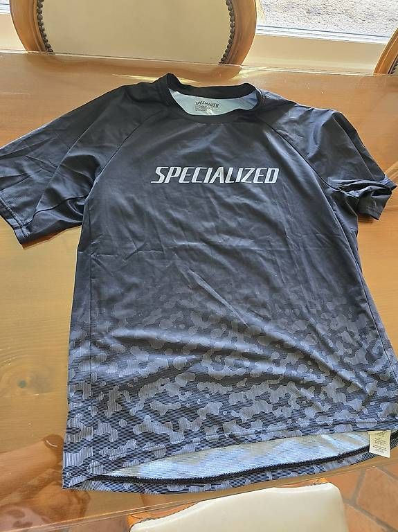 Canottiere & Pantaloni: Abbigliamento da bici – Usato da Cademario venduto da mir_p2s2 3