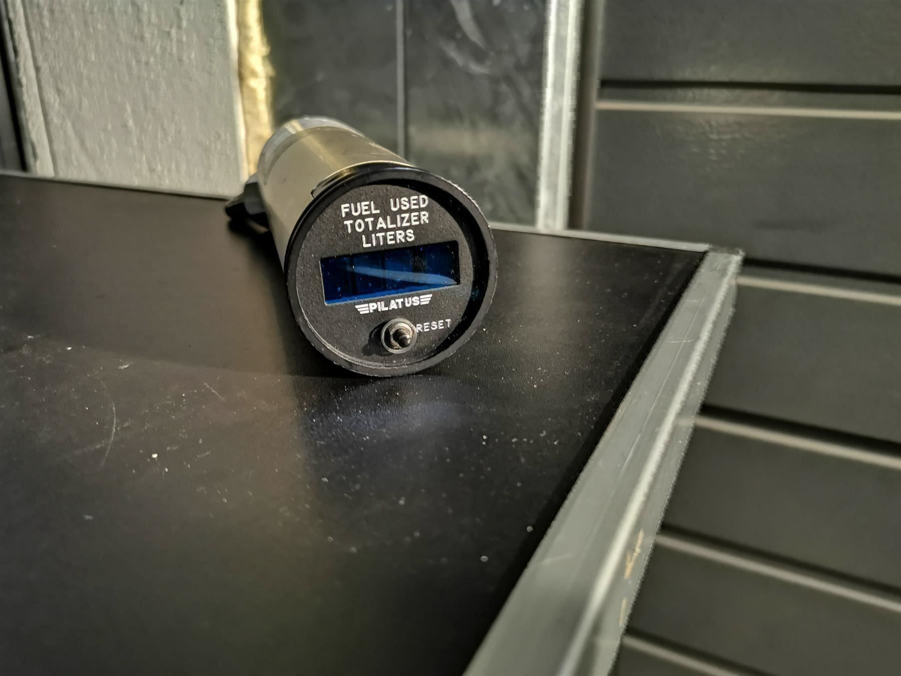 Altro per industria metallurgica: TOTALIZER Anzeige Pilatus PC-6 – Usato da Thalwil venduto da Joe500