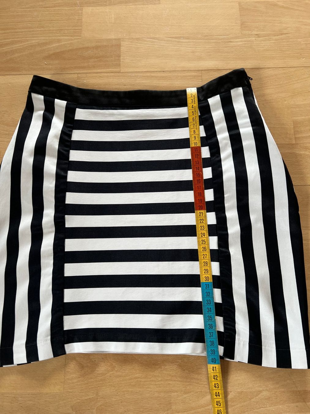 Nafnaf Gonne: NAF NAF Mini-Rock, Gr. 34, Schwarz/Weiss – Usato da Worb venduto da farben20zauber 5