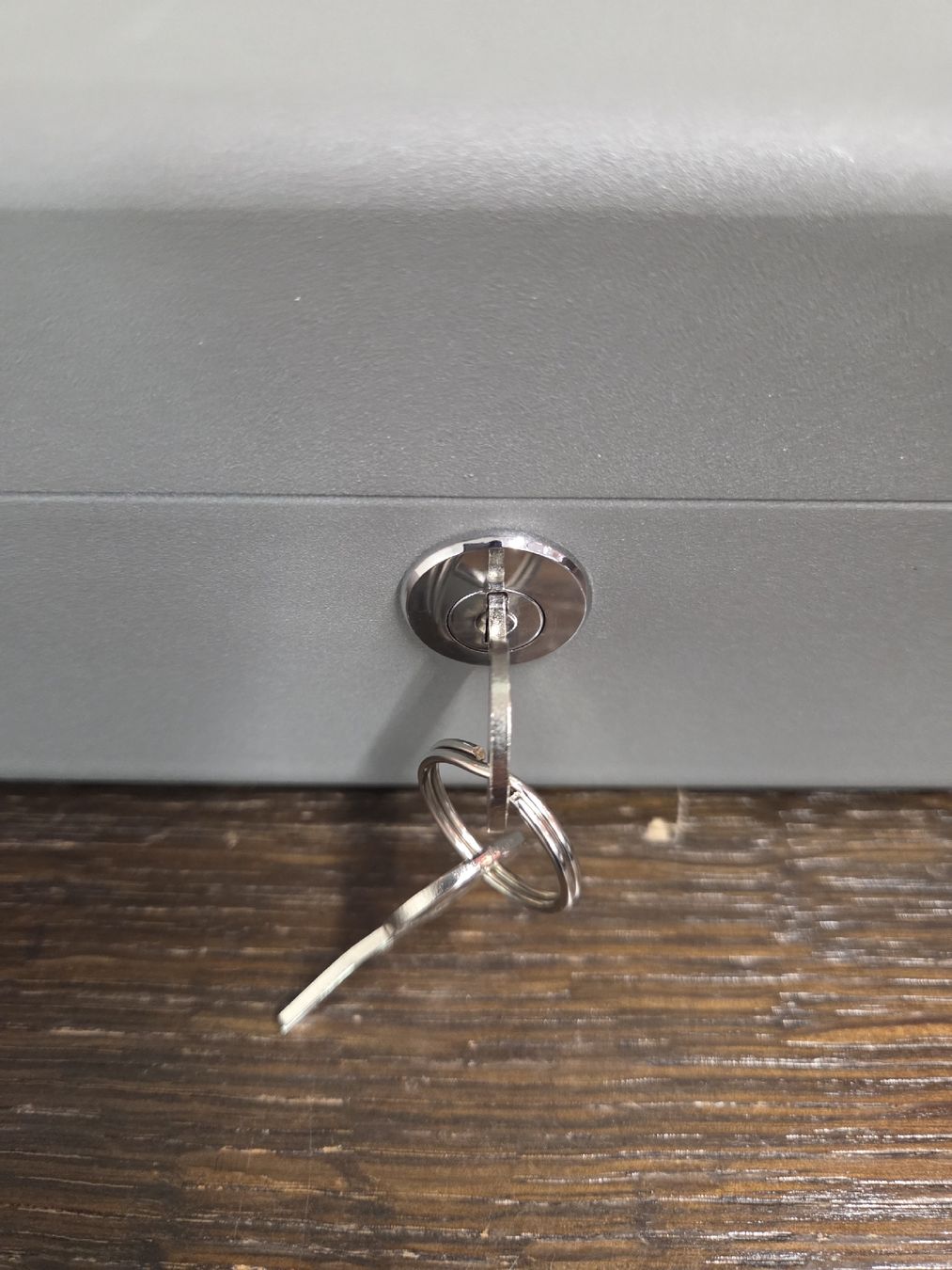 Registratore di cassa: Geldkassette Rieffel  mit Einsatz und 2  Schlüsseln  – Usato da Zürich venduto da yubr 2