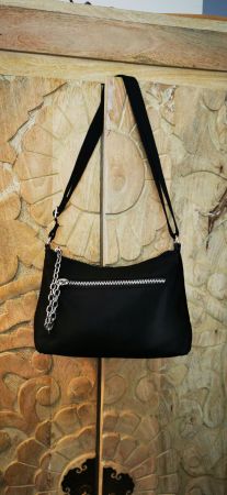 schwarze Basic-Tasche