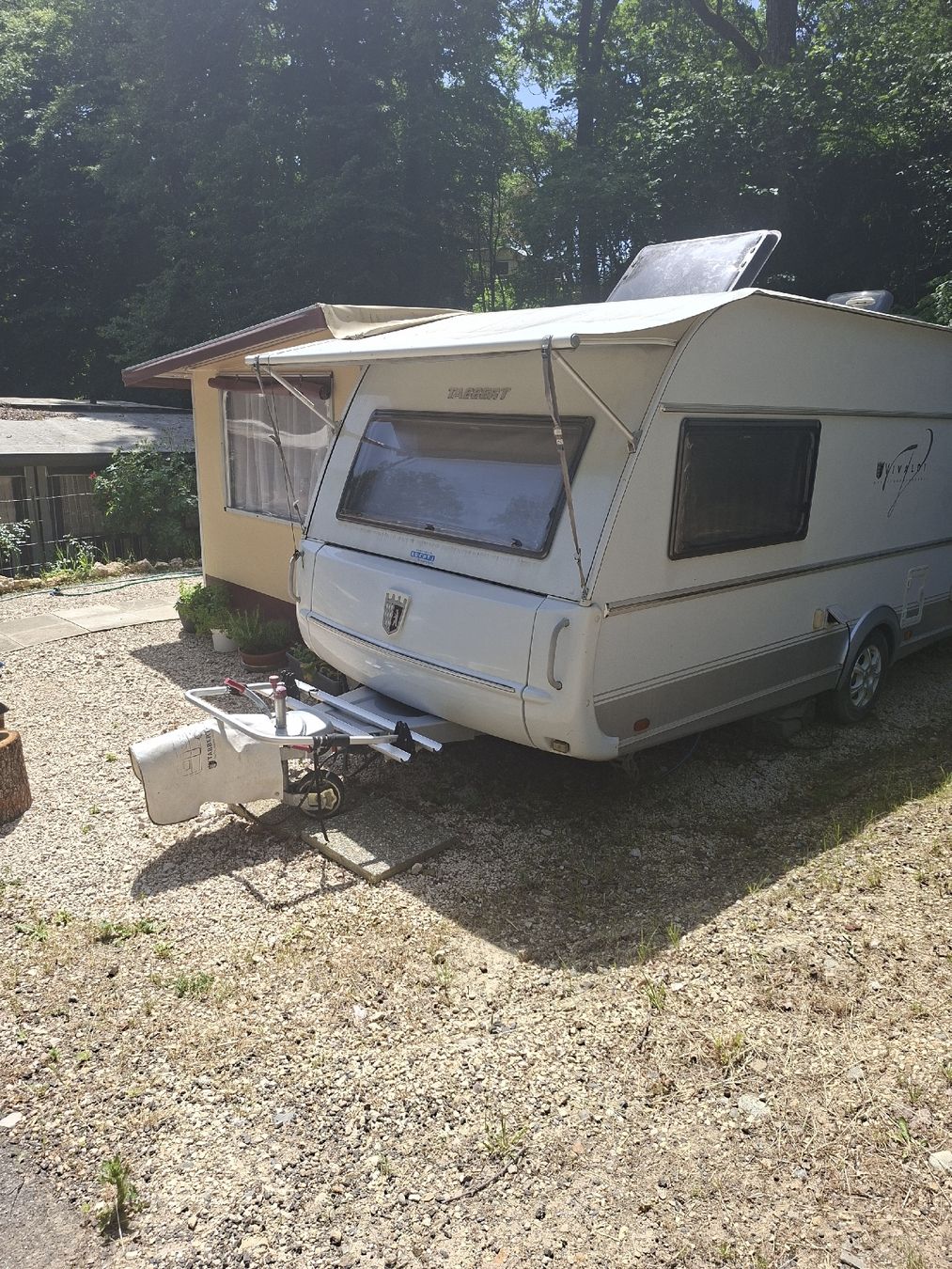 Tabbert Veicoli da campeggio: caravane fixe avec auvent fixe double toit – Usato da Martigny venduto da ger_g7dh