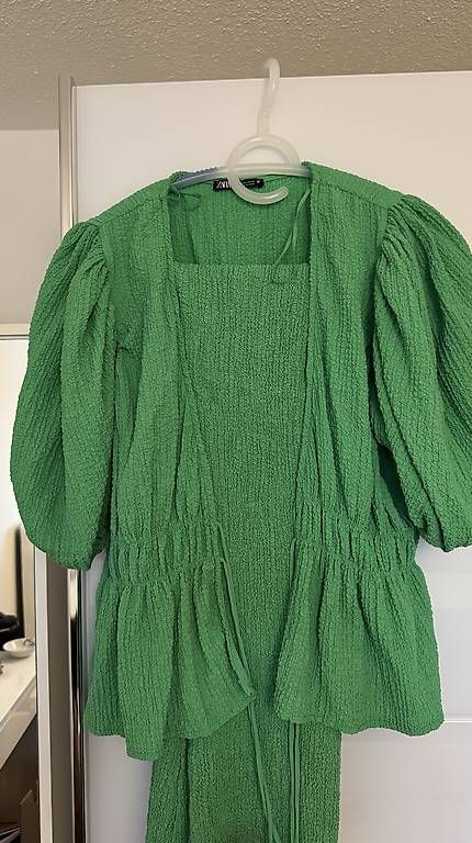 Lots de vêtements: 2 Teiler – D'occasion à Adliswil par tes_kjb9 1