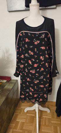 Marc Cain Kleid schwarz mit Blumenmuster Grösse 38 