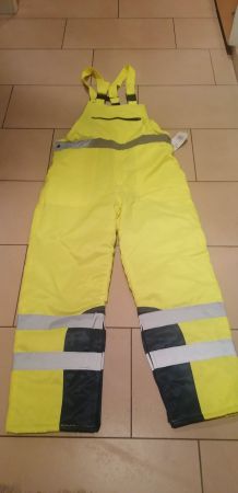 Warme Latzhose, Gr. M, neu mit Etikett!