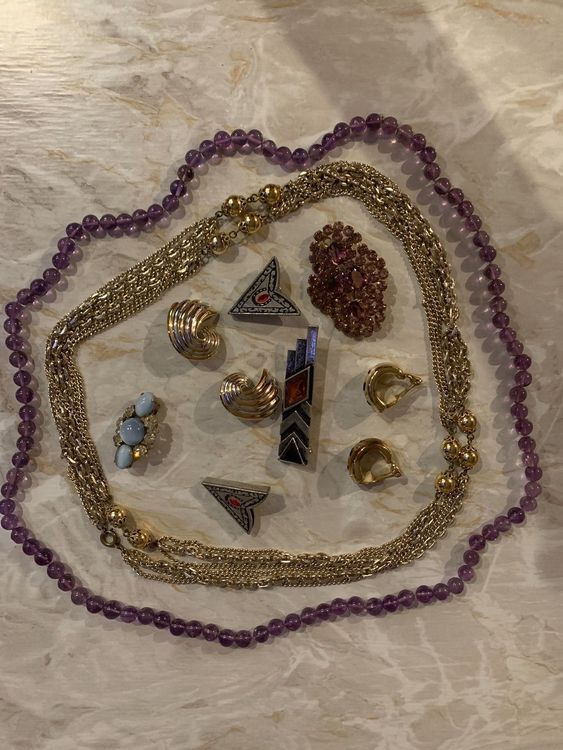Ensemble de bijoux de fantaisie comprenant : collier, bracelet Agatha
